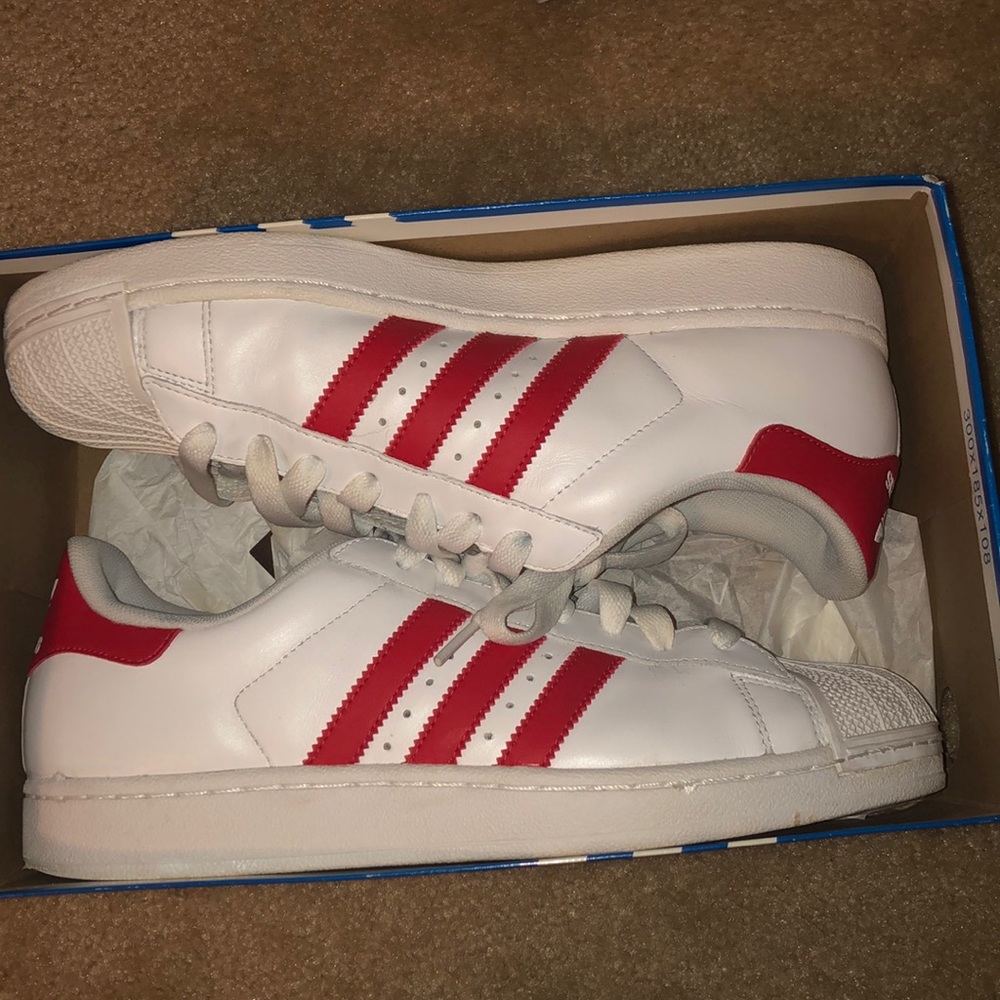 Adidas red & white shell toes size 9 in men!
